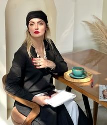 نیلوفر پارسا با ژست هنری/ عکس