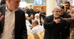 حضور سردار قاآنی در مراسم ختم همسر آیت‌الله سیستانی در نجف