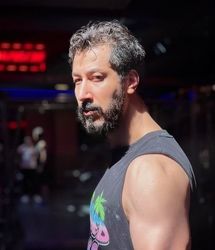 سلفی بامزه بهتاش سریال پایتخت با حمید معصومی‌نژاد