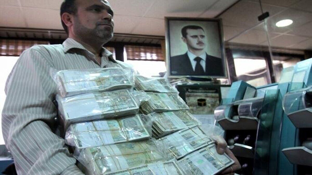  در اینجا پول را نمی‌شمارند،  با ترازو پول را وزن می‌کنند!

