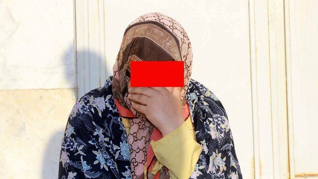 با چشمان پراز اشک به خواسته های بی شرمانه شوهرم تن میدادم