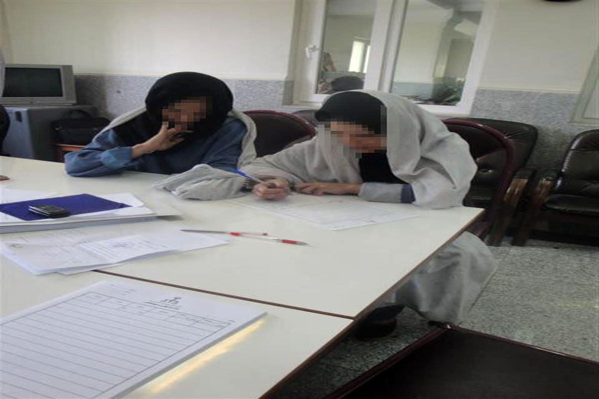 سرقت از مرد بنزسوار توسط مادر و دختر سارق/ آنها نقش گدا را بازی می‌کردند