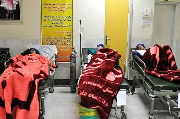 مسمومیت ۲۵ نفر در یک مجتمع مسکونی تهران!