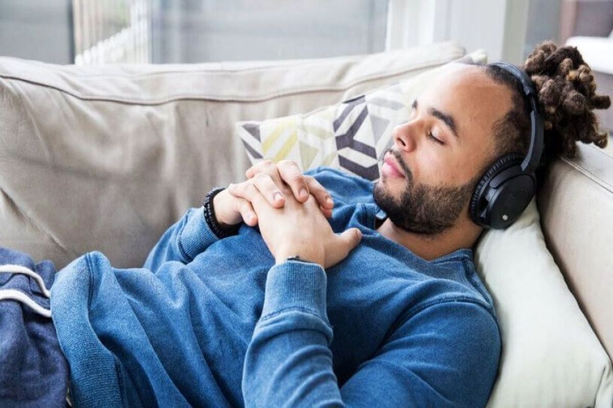 هرگز قبل از خواب موسیقی گوش ندهید! 