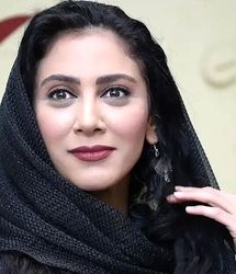 مونا فرجاد با لباس ساده در خارج/عکس