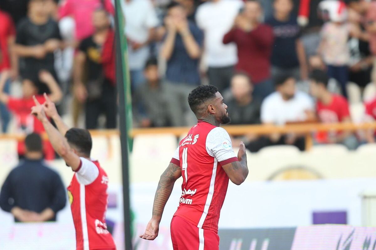 لوکادیا در یک‌قدمی پرسپولیس