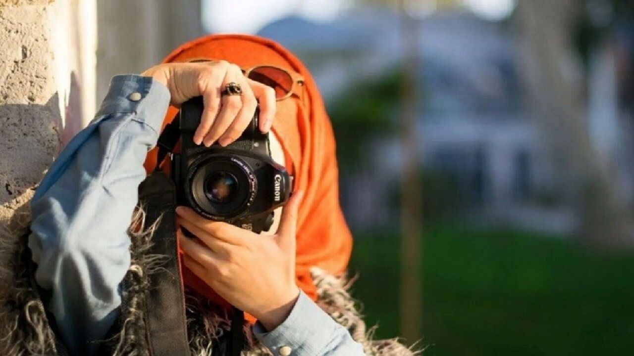 عکاسی حرفه‌ای توسط زن نابینا سوژه رسانه‌ها شد!+ عکس