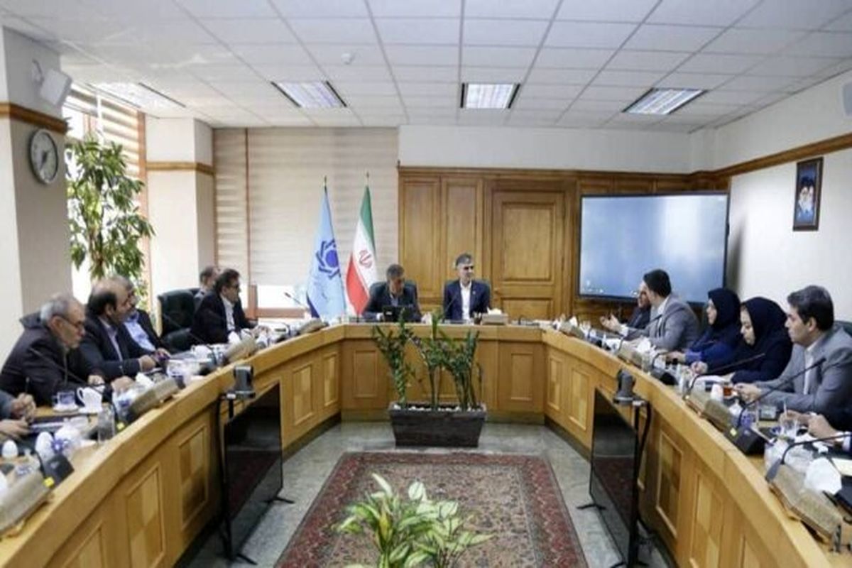 قائمپناه: ریل اعتبارات از تهران به سواحل میرود؛ تمرکز صنایع آببر در مرکز کشور خطاست