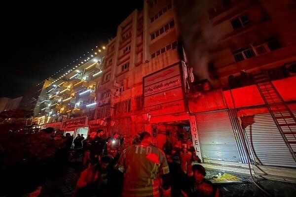 نجات ۷۰ نفر در آتش‌سوزی خیابان سعدی