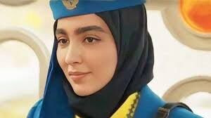  سارا و نیکای سریال پایتخت در کنار مادرشان