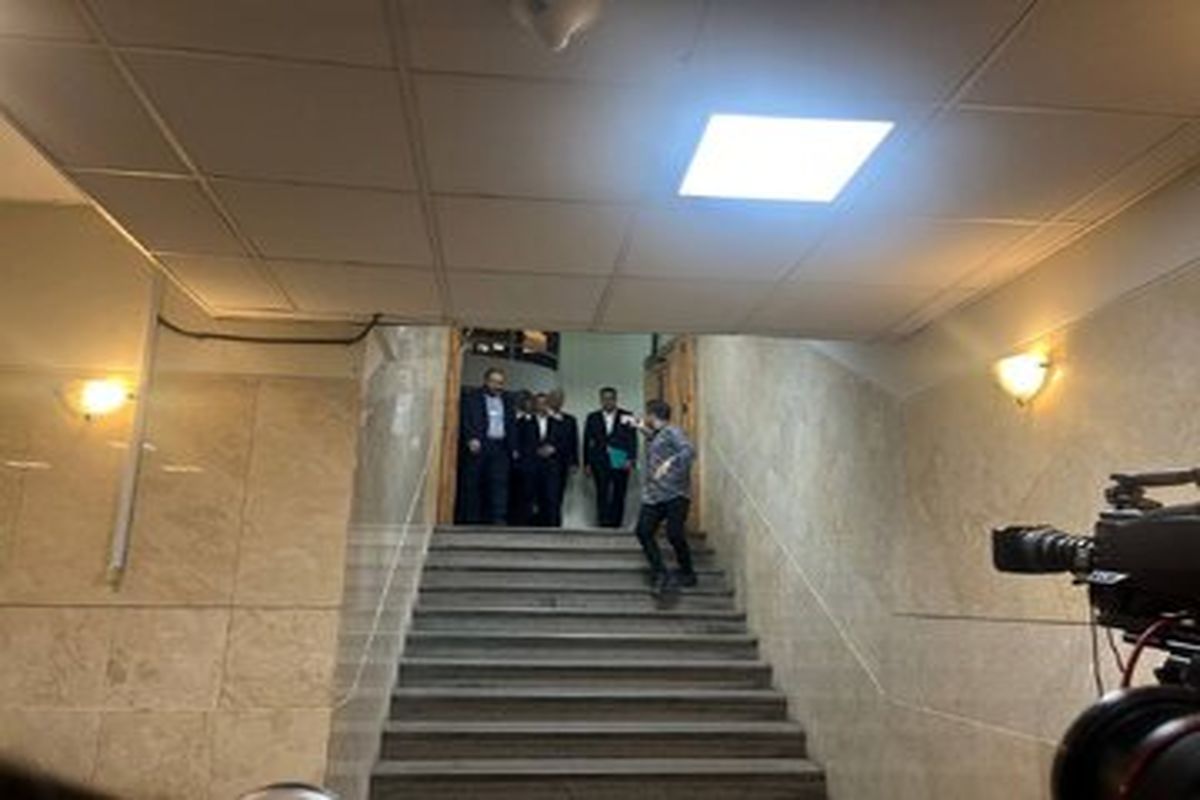 فوری  فوری؛ احمدی نژاد رسما کاندیدای ریاست جمهوری ۱۴۰۳ شد/ تصویر او  و همراهانش در وزارت کشور