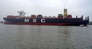 گزینه توقیف کشتی‌های تجاری در تنگه هرمز روی میز تهران است؟