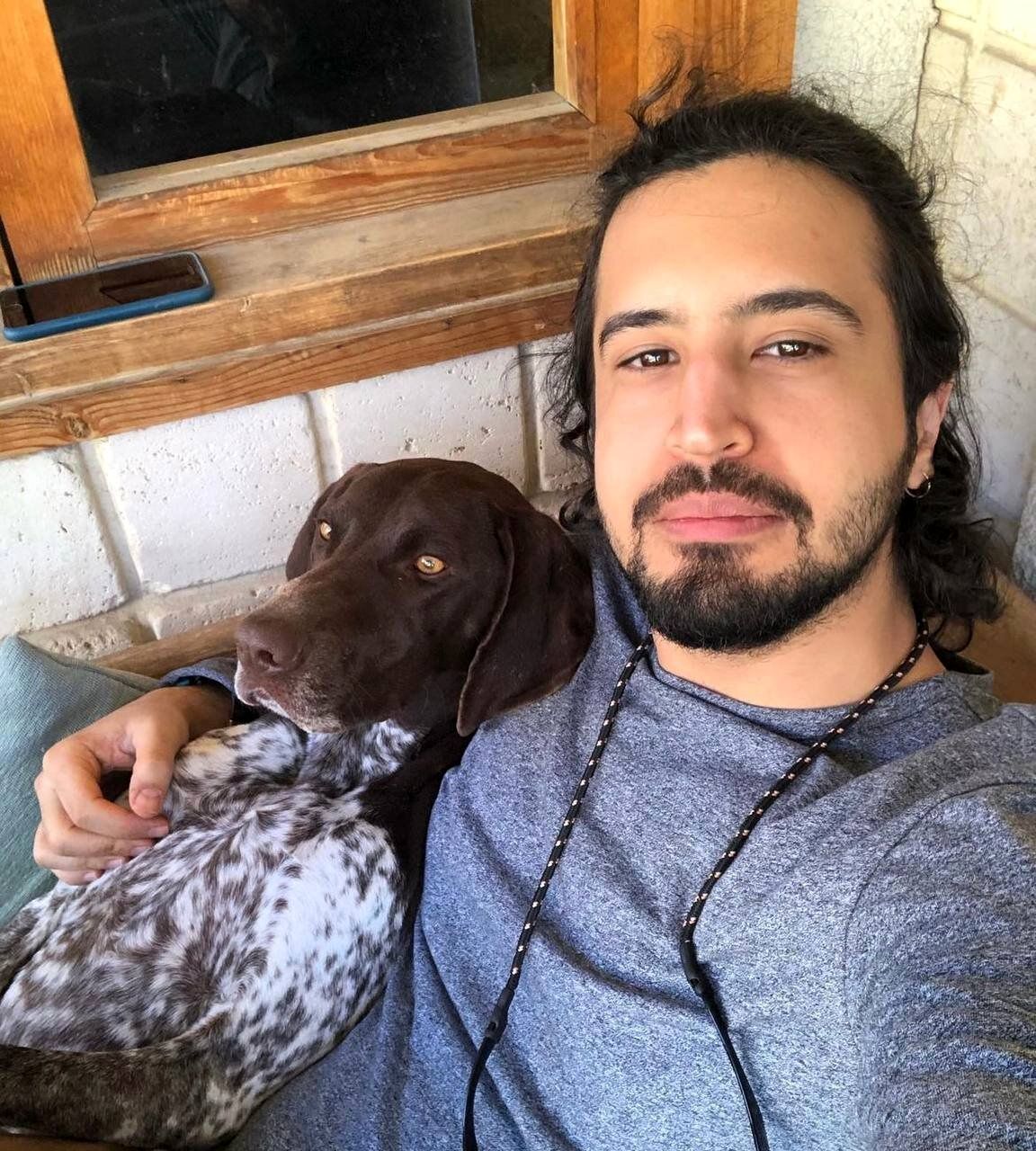 سلفی آسانسوری مهرداد صدیقیان با لباس عجیب/ عکس