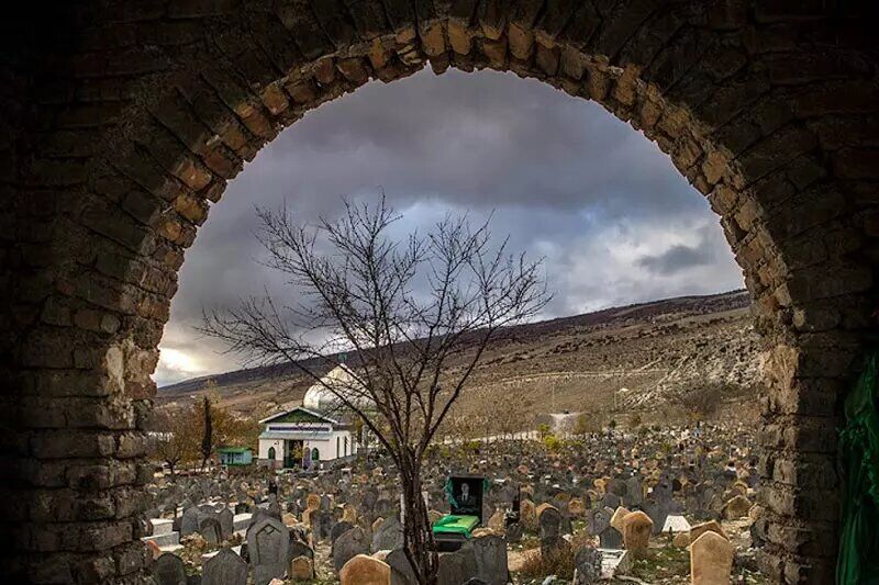 تصویری باورنکردنی از گورستانی در ایران که جسد در آن پوسیده نمی شود!