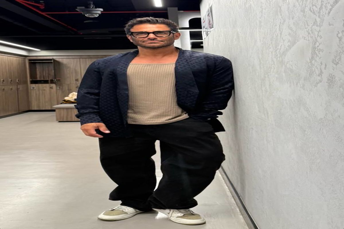 عکس شیک رضا گلزار در فرودگاه قطر