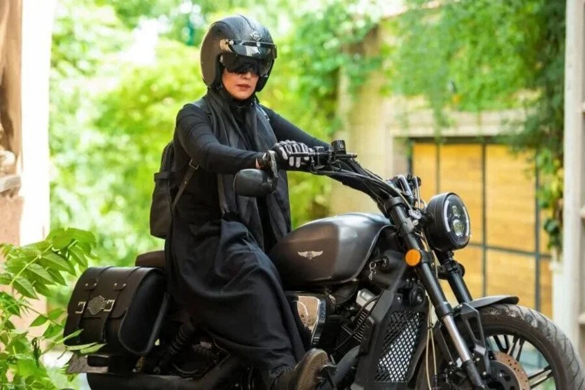 زنان بالاخره گواهینامه موتور می‌گیرند
