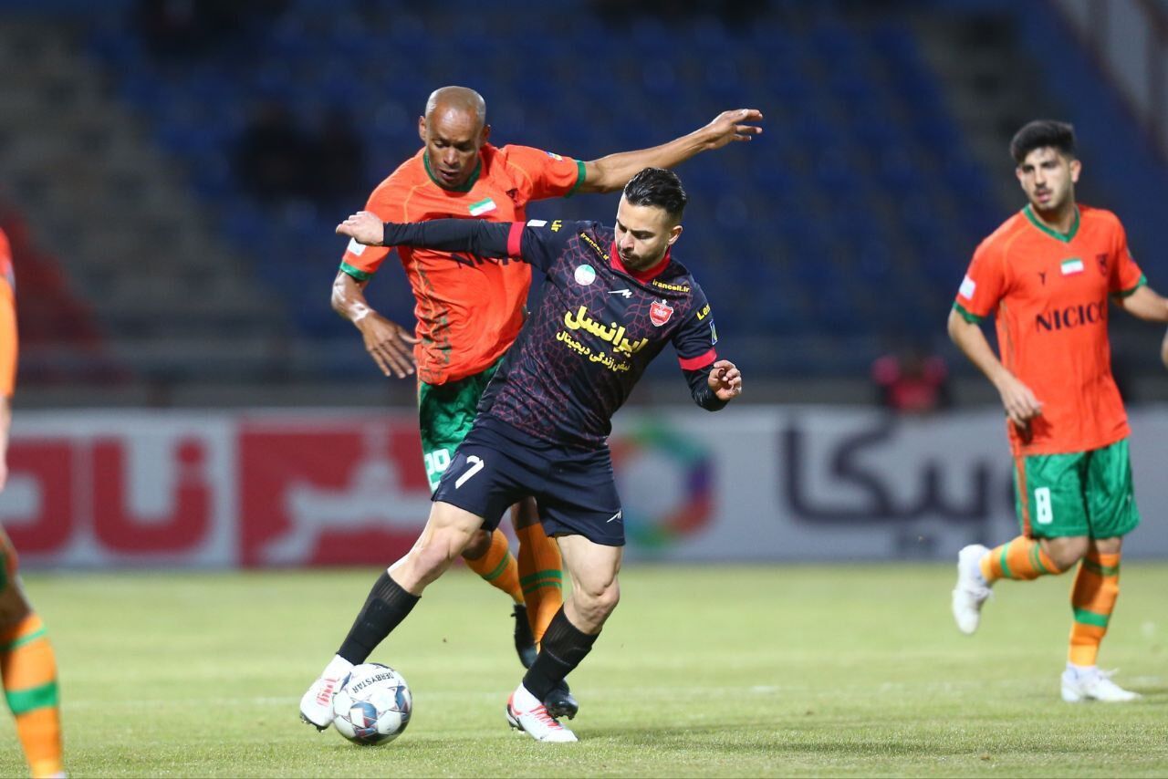 استوری سروش رفیعی به صدرنشینی پرسپولیس با شعار لیورپولی‌ها+عکس