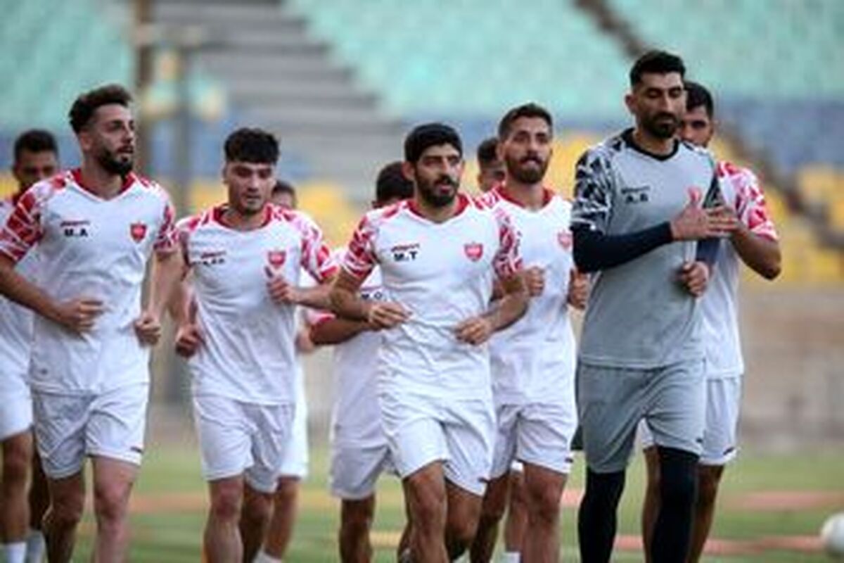 تغییر سیستم دوباره سرمربی پرسپولیس در آستانه لیگ