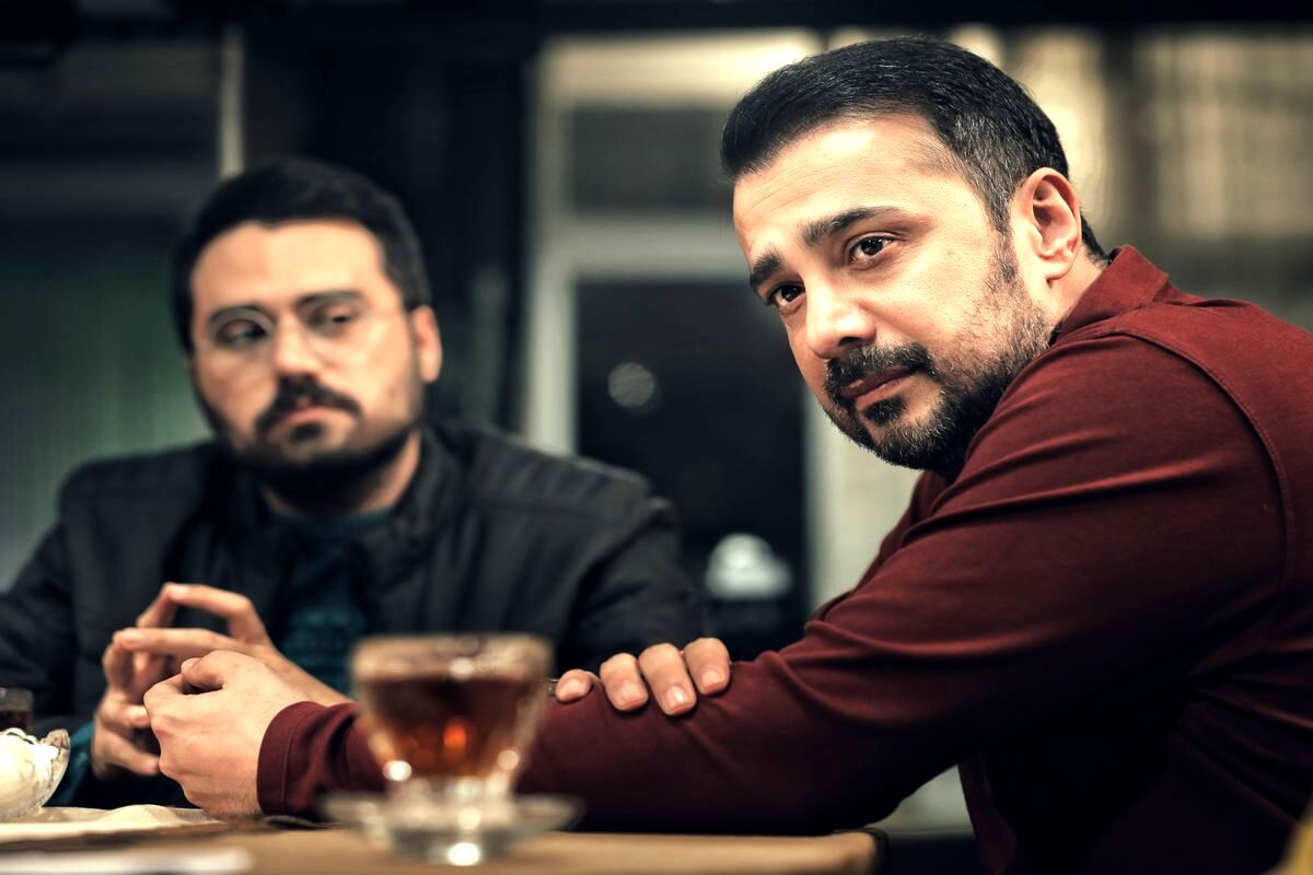 بازیگر سریال بی همگان مجری شد
