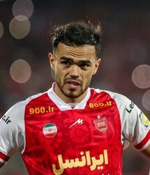 نیمکت‌نشینی در پرسپولیس کار دست اورونوف داد