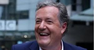 مجری جنجالی از پله‌ها سقوط کرد و بستری شد