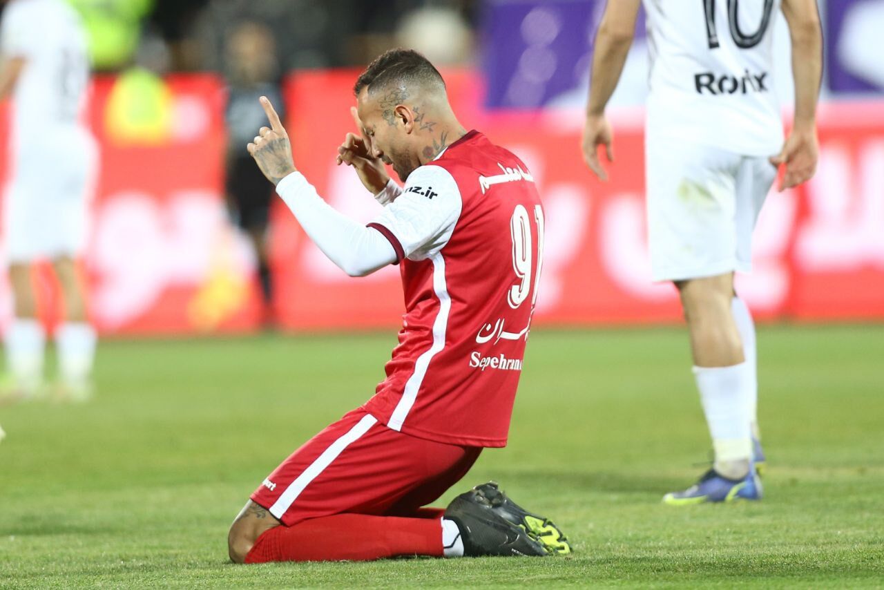 پریرا راه جذب مهاجم خارجی برای پرسپولیس را بست!