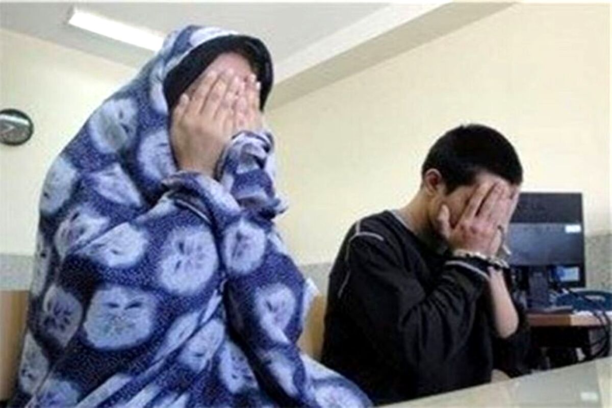 قرارهای پلید مدیرعامل با مونا در دفترش