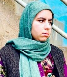 استایل خیابانی روناک سریال نون خ جلب توجه کرد