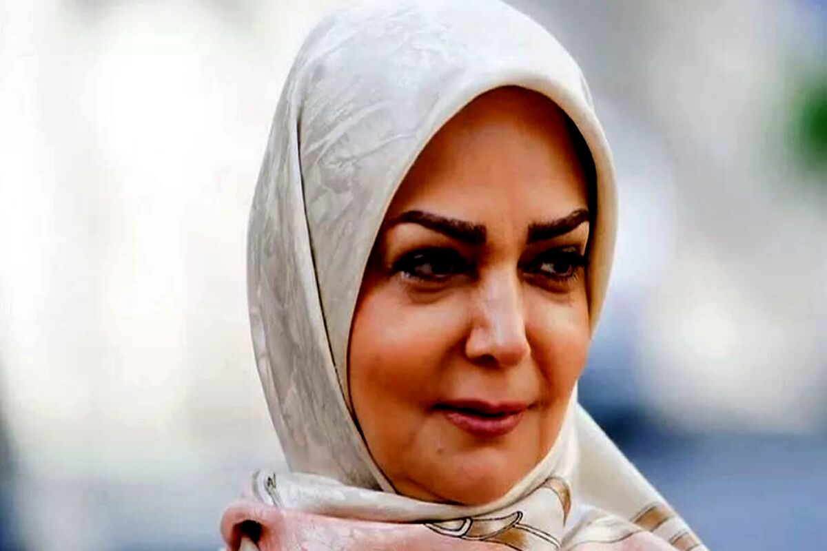 الهه رضایی با کت و دامن جذاب در پارک/ عکس