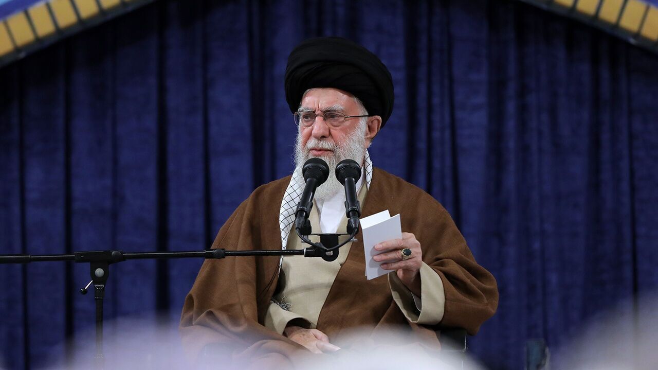 بازدید رهبر انقلاب از نمایشگاه توانمندی‌های تولید ایرانی +ویدئو و عکس
