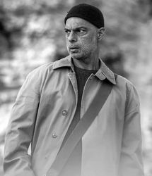 پیمان معادی با چهره خلافکار در «بالاتر از سیاهی»