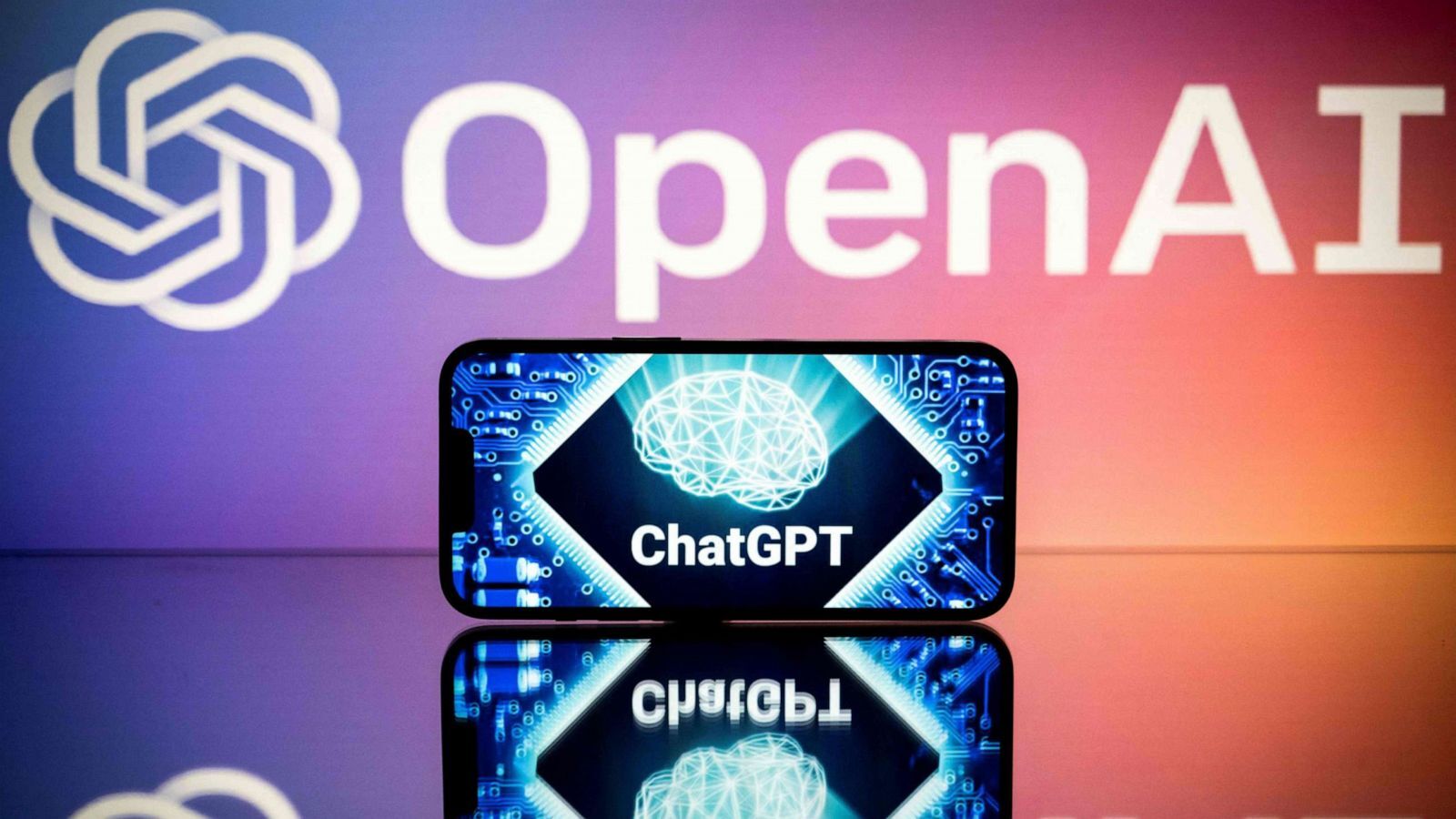 شرکت OpenAI  به کسانی که در مورد مشکلاتشان گزارش میدهند جایزه میدهد