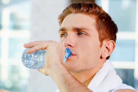 چرا نباید بعد از مصرف میوه آب بنوشیم؟