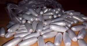 خارج کردن یک کیلو و ۷۸۰ گرم مواد مخدر از شکم ۲ قاچاقچی