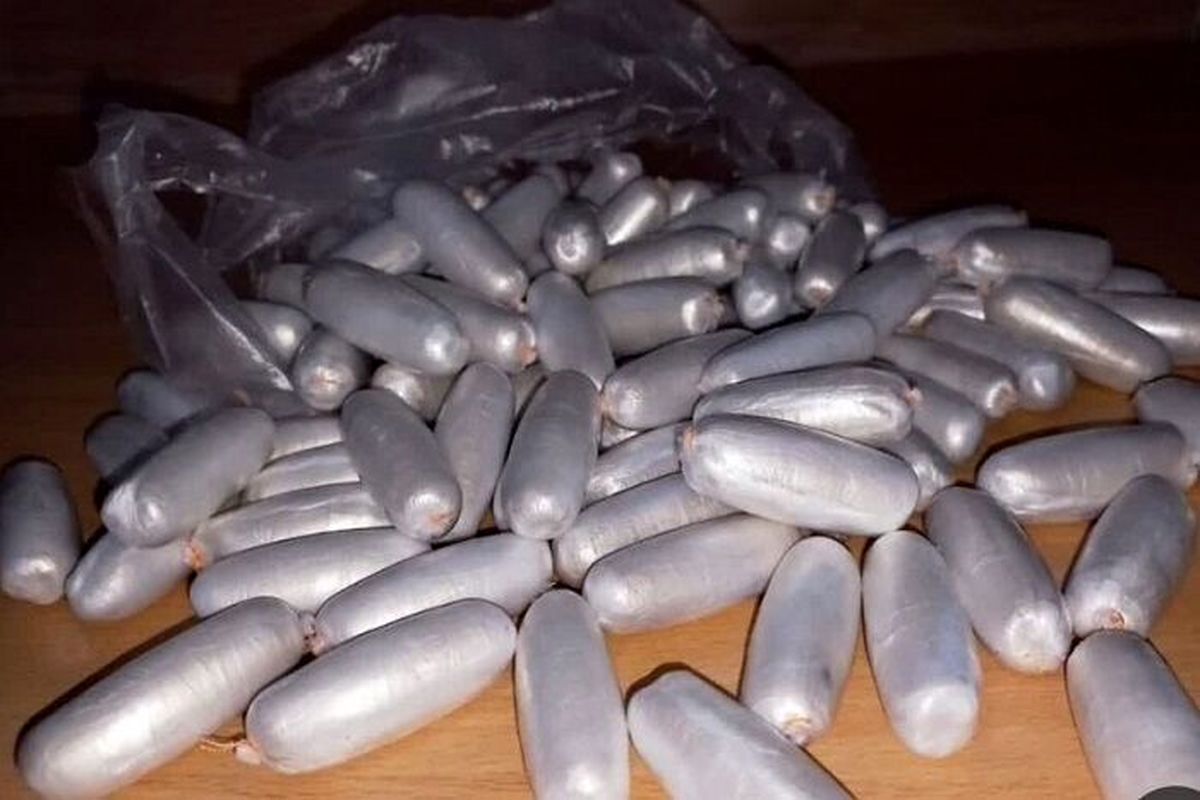 خارج کردن یک کیلو و ۷۸۰ گرم مواد مخدر از شکم ۲ قاچاقچی