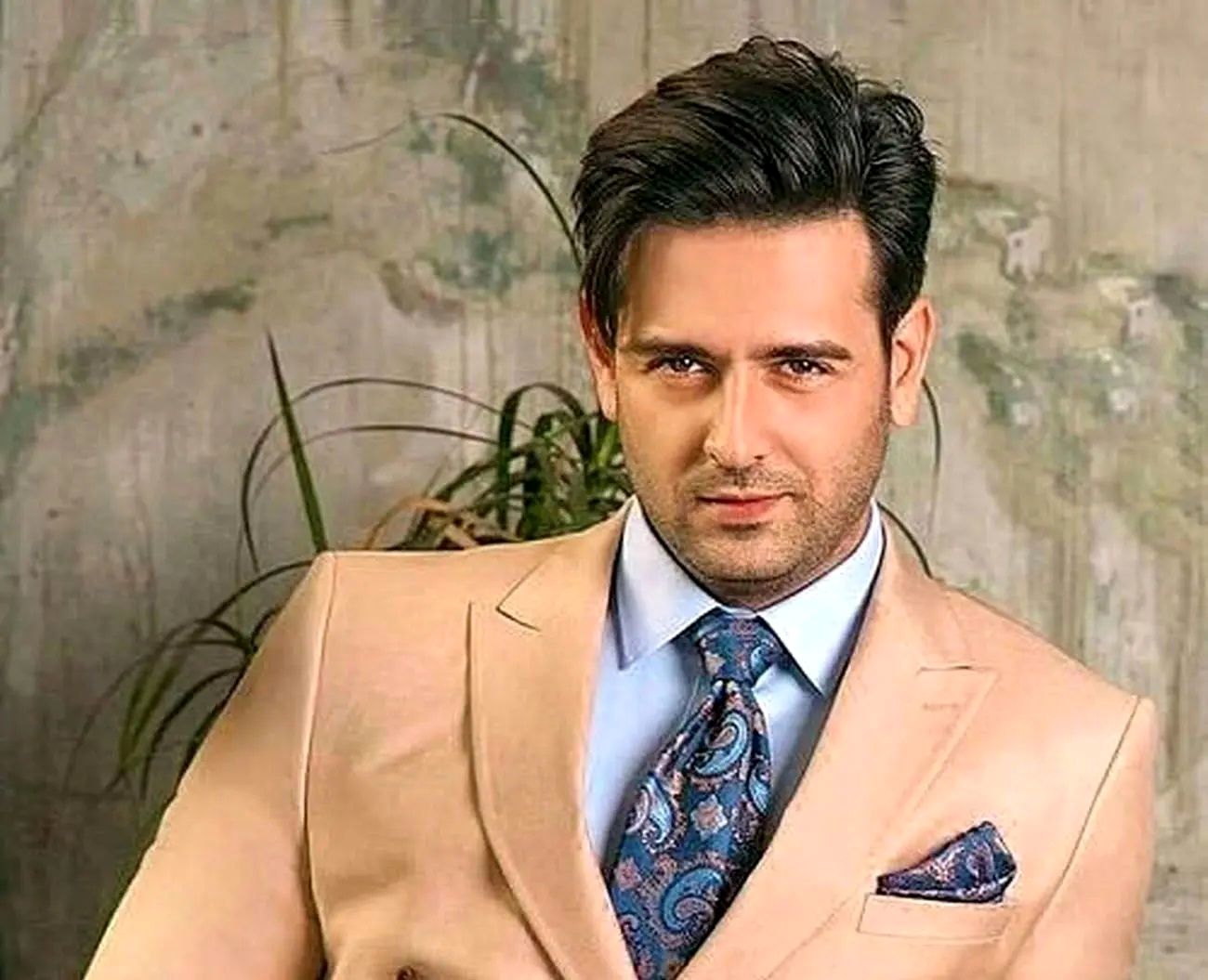 پسرِ جذاب سینمای ایران سیاه‌پوش شد