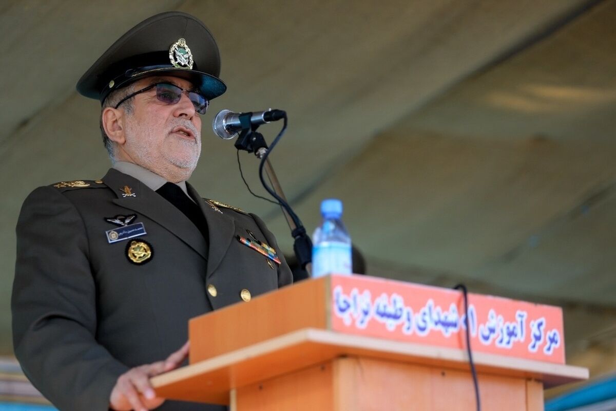 اینکه بگوییم مسئولین ما خلافکار و دزد هستند باعث می‌شود که جوان ما در ایران نماند
