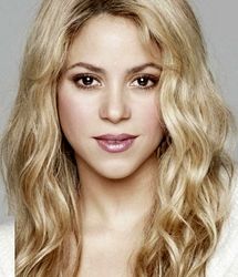 شکیرا روی صحنه زمین خورد و مصدوم شد