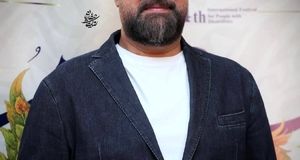 تیپ جوان‌پسند عموپورنگ در کنسرت محمد علیزاده