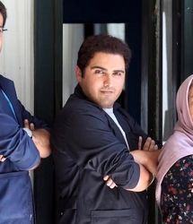 «مسعود تابش» (بچه مهندس) و همسرش «بنفشه صمدی» در سالن تئاتر