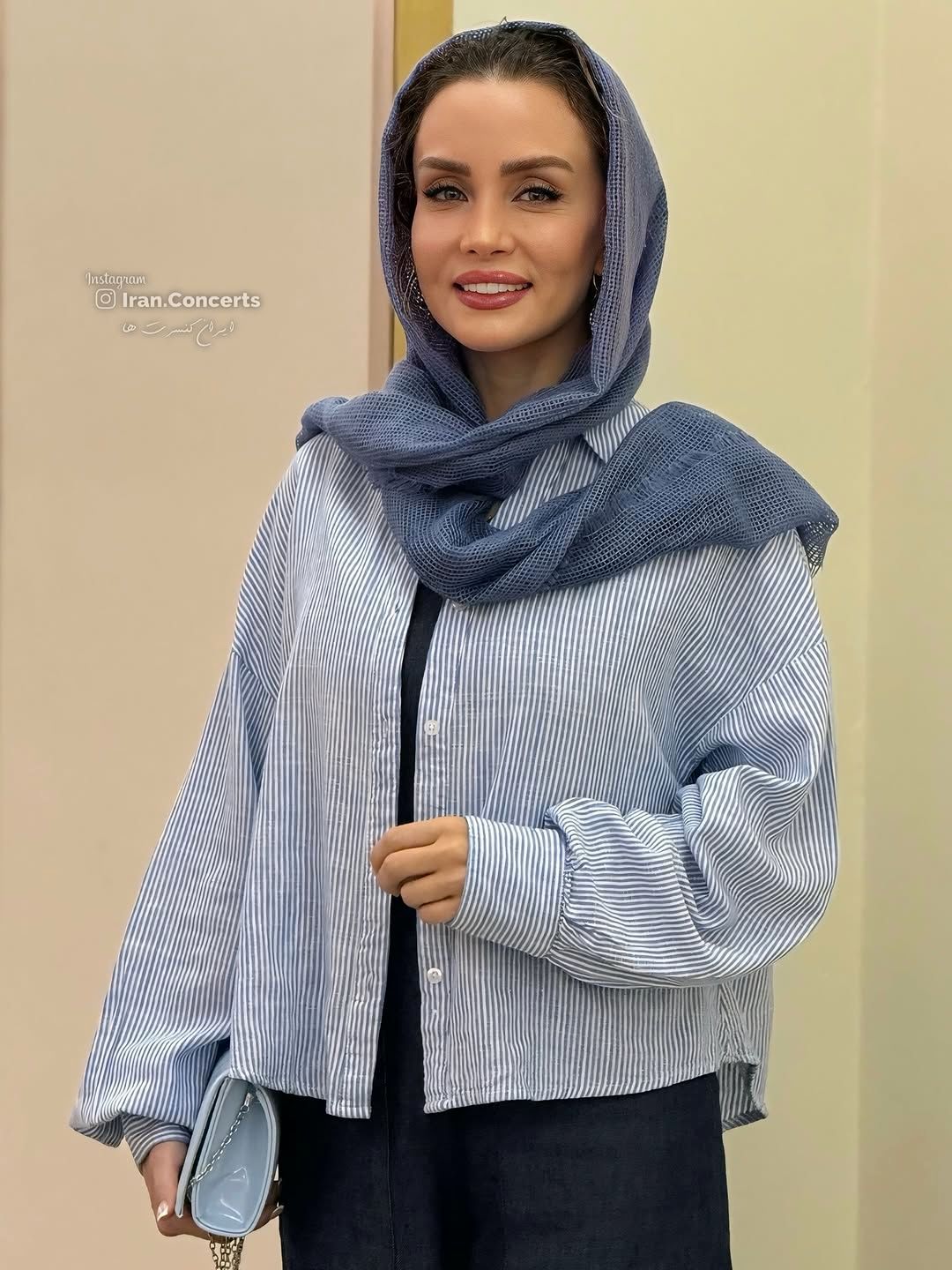 استایل جذاب و آبی حدیث فولادوند در یک کنسرت