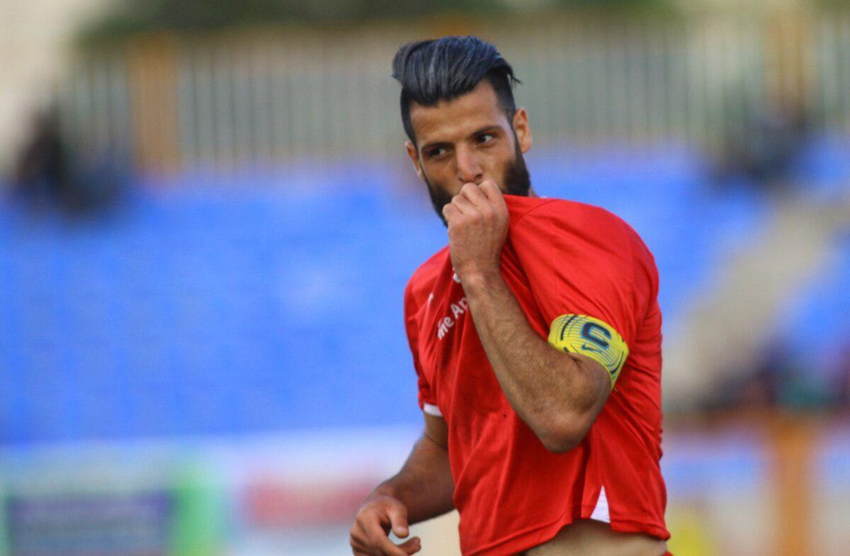 واکنش جنجالی و بحث برانگیز مهاجم پرسپولیسی به اقدام  هوادارسپاهانی +عکس

