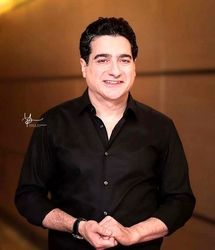 همایون شجریان با استایل راحت در مراسم رسمی حضور یافت/ تصاویر