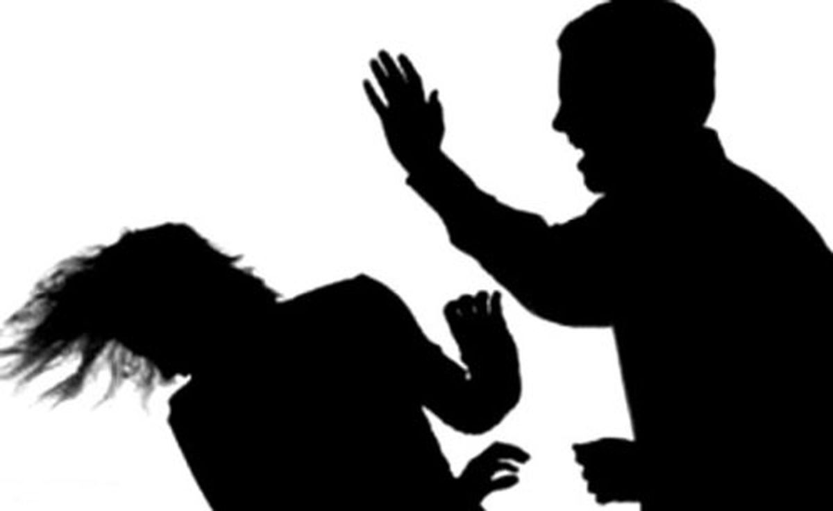 کتک خوردن وحشتناک زن جوان از شوهرش در وسط خیابان برای جلوگیری از ازدواج مجدد + فیلم