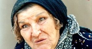  چهره دیده نشده ماهچهره خلیلی ۲۴ سال پیش در کنار مادربزرگ اش پروین سلیمانی