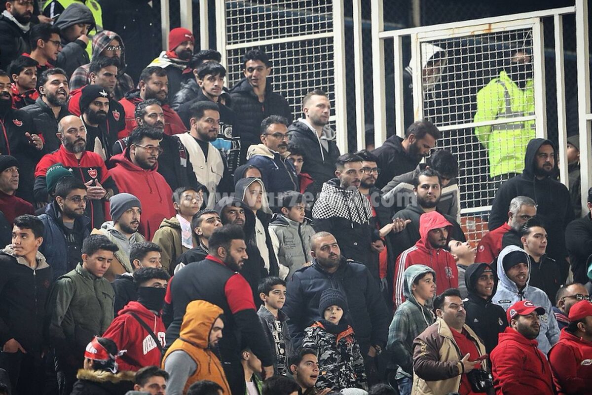 حرکات خلاف عرف ۲ تماشاگر زن در ورزشگاه آزادی؛ بازداشت شدند