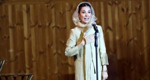 سارا بهرامی با موهای براشینگ کرده در مراسم ختم/ عکس