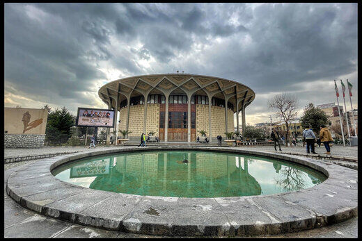 دعوت یک کارگردان از هنرمندان صحنه/ تئاتری‌ها در این شرایط کار کنند